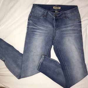 Blue jeans with ankle zipper